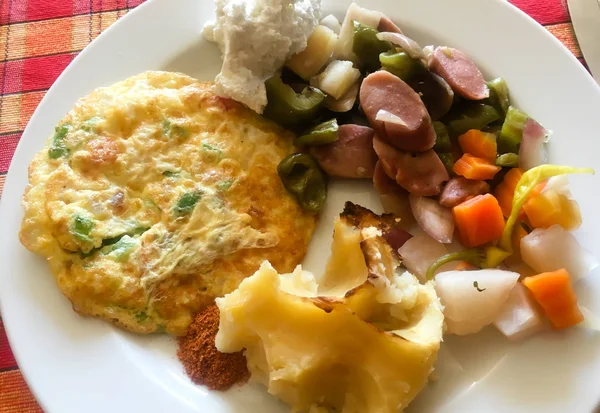 Manger Viande Pâtes Légumes Déjeuner — Photo