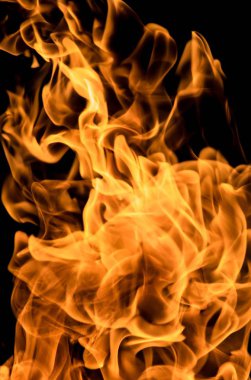 alevler siyah arkaplanda