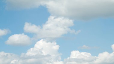 beyaz bulutlar mavi gökyüzü gün