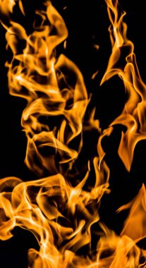 Siyah arkaplanda yangın