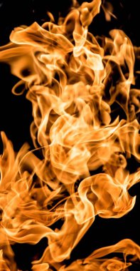 parlak siyah bir zemin üzerine ateş Alevi