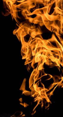 alevler siyah arkaplanda