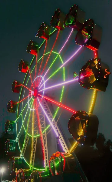 Uma Roda Gigante Uma Visão Noturna Nevoeiro — Fotografia de Stock