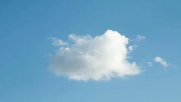 Witte Wolken Een Blauwe Hemel Dag — Stockfoto