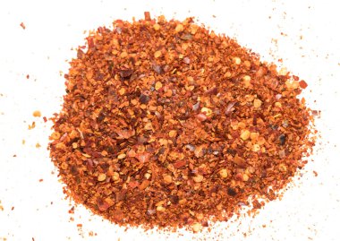 Zemin kırmızı biber biber izole üzerinde beyaz arka plan