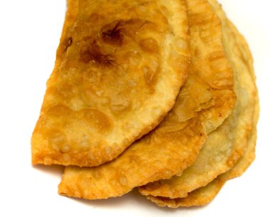 Cheburek - beyaz arka plan üzerinde izole birçok Türk ve Moğol halkların geleneksel çanak