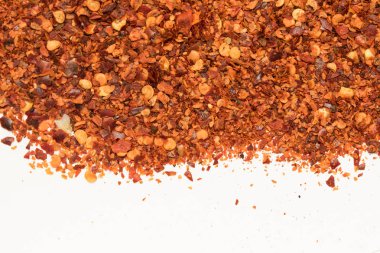 Zemin kırmızı biber biber izole üzerinde beyaz arka plan