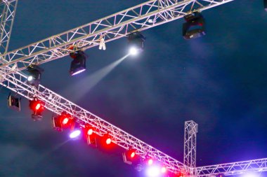 Festivaller duman bulanık gece aydınlatma