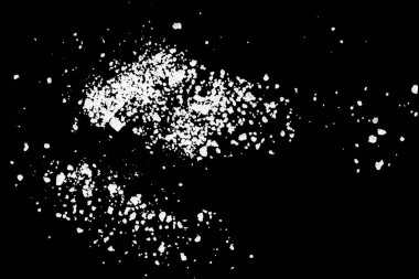 Siyah arkaplanda beyaz toz izole edildi