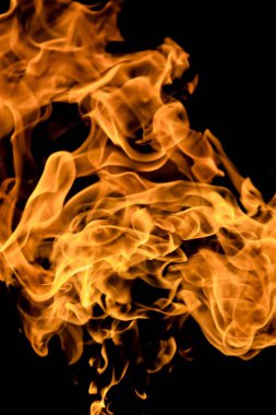 alevler siyah arkaplanda