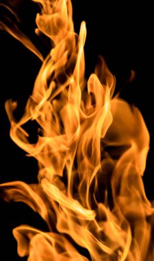 alevler siyah arkaplanda