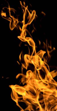 alevler siyah arkaplanda