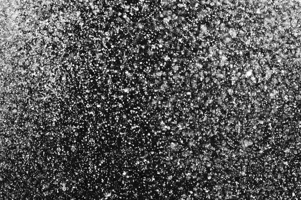 ぼやけて黒い背景に空気の水の滴 — ストック写真