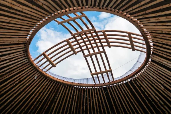 Kazak shanyrak, yurt gökyüzünde delik çatısı