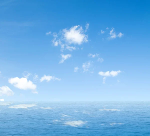 Morze Chmur Odbicie Wodzie — Zdjęcie stockowe
