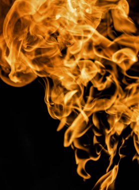 parlak siyah bir zemin üzerine ateş Alevi