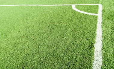 Beyaz çizgili suni çim futbol