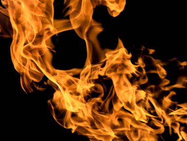 alevler siyah arkaplanda