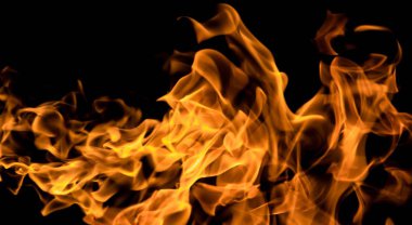 alevler siyah arkaplanda