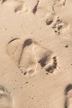 kum, deniz plaj ayak izleri