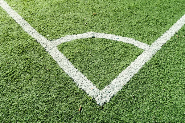 白のストライプと人工芝サッカー — ストック写真
