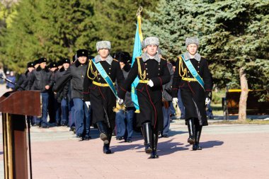 Petropavlovsk, Kazakistan - 07 Ekim 2017: İnşaat Petropavlovsk iç işleri Bakanlığı personeli gözden geçirme. Her türlü hava koşullarında hizmet için onay askerler hazır.