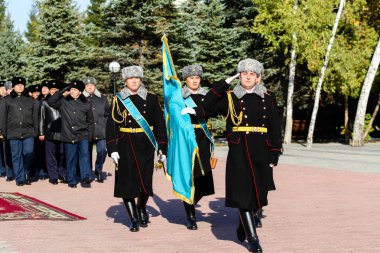 Petropavlovsk, Kazakistan - 07 Ekim 2017: İnşaat Petropavlovsk iç işleri Bakanlığı personeli gözden geçirme. Her türlü hava koşullarında hizmet için onay askerler hazır.