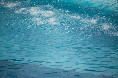 Yüzme havuzunda su