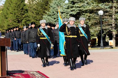 Petropavlovsk, Kazakistan - 07 Ekim 2017: İnşaat Petropavlovsk iç işleri Bakanlığı personeli gözden geçirme. Her türlü hava koşullarında hizmet için onay askerler hazır.