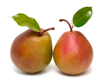 Olgun armut beyaz arkaplanda izole