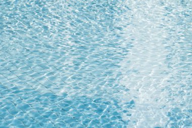 Su havuzu arka planda