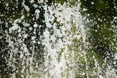 Su çeşme, bulanık arka plan, soyutlama jetleri