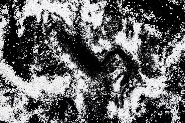 黒い背景の白い粉が — ストック写真