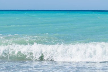 Sahilde, manzara sörf dalga deniz