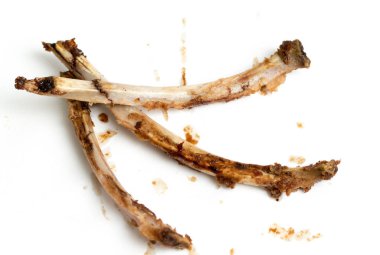 eti yedikten sonra kemiklerinden