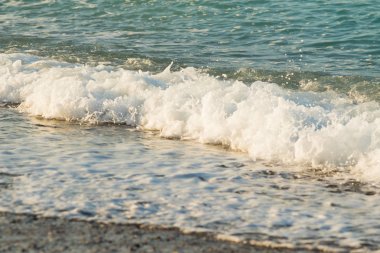 Sahilde, manzara sörf dalga deniz