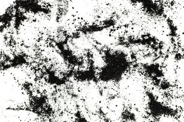 Beyaz arka planda izole edilmiş kara barut.