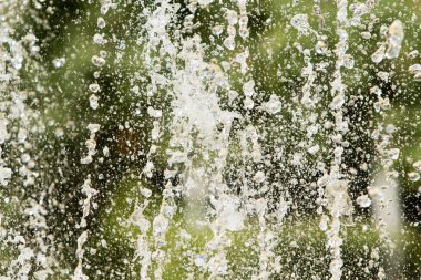 Su çeşme, bulanık arka plan, soyutlama jetleri