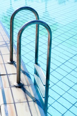 Paslanmaz çelikten havuzlar için merdivenler