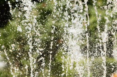Su çeşme, bulanık arka plan, soyutlama jetleri