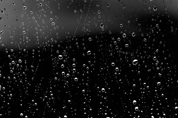 黑玻璃上的雨滴 — 图库照片