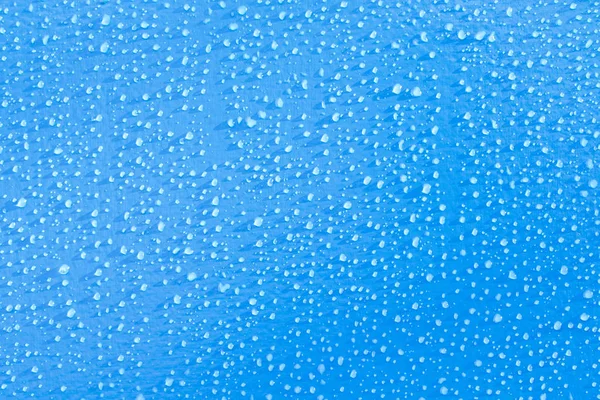 Regendruppels Een Blauwe Achtergrond — Stockfoto