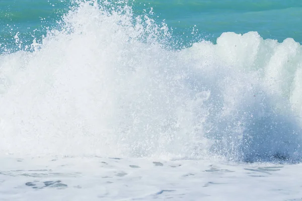 海滩上的海浪海浪 — 图库照片