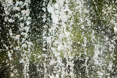 Su çeşme, bulanık arka plan, soyutlama jetleri