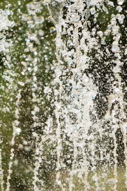 Su çeşme, bulanık arka plan, soyutlama jetleri