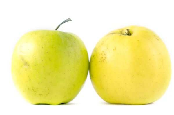 Beyaz Zemin Üzerine Sarı Elmalar — Stok fotoğraf