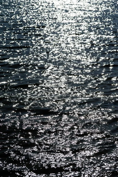 波打つ表面水のまぶしさ — ストック写真