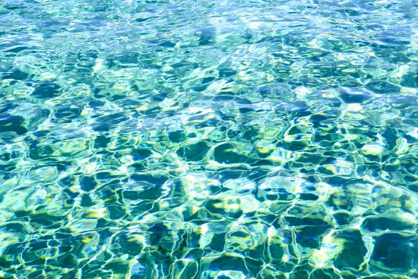 Klares Meerwasser Mit Sonnenstrahlen Hintergrund — Stockfoto