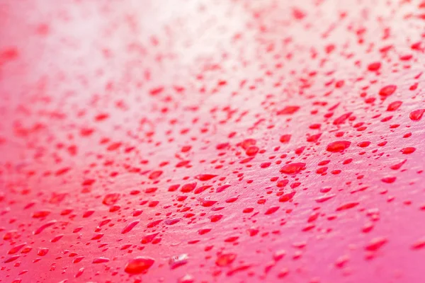 红墙上的雨滴 — 图库照片