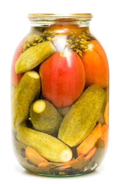 ガラスの瓶にトマトとキュウリのピクルス — ストック写真